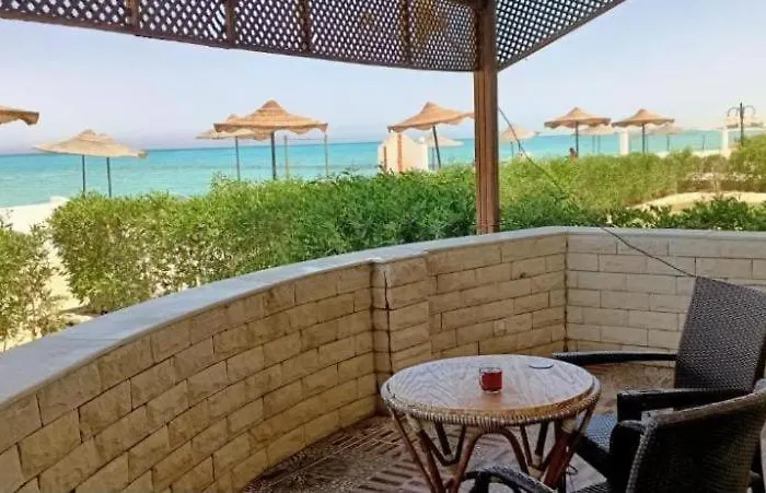 إطلالة مباشرة على البحر فندقي مكيف بحديقة خاصة راس سدر * Ras Sedr