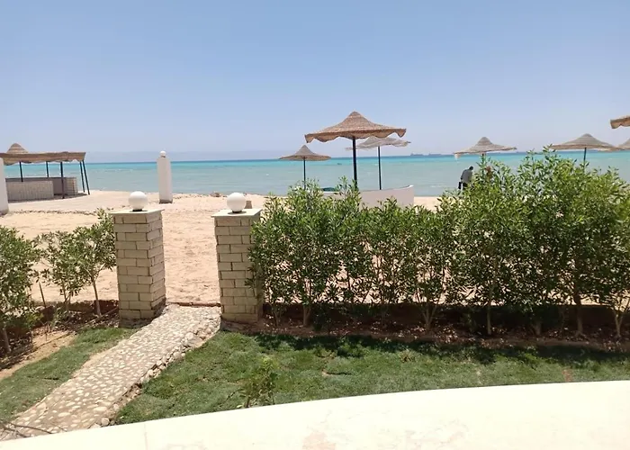 إطلالة مباشرة على البحر فندقي مكيف بحديقة خاصة راس سدر * Ras Sedr