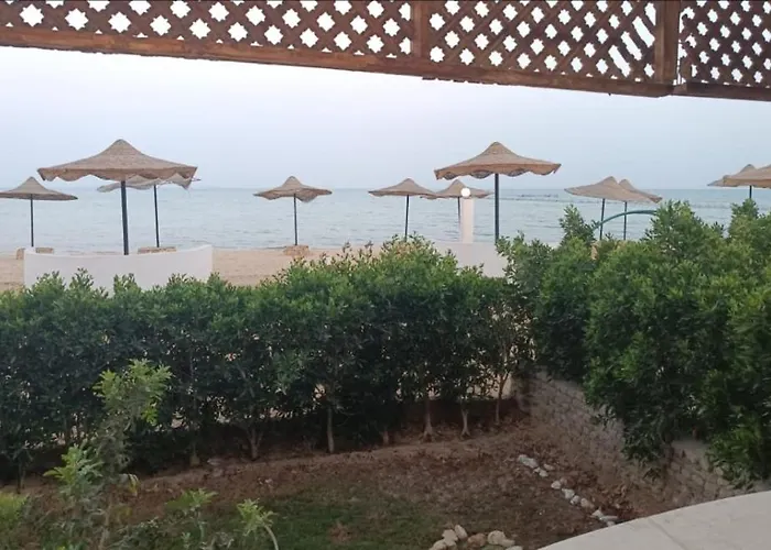 Tatil Evi إطلالة مباشرة على البحر فندقي مكيف بحديقة خاصة راس سدر *