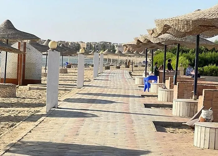 إطلالة مباشرة على البحر فندقي مكيف بحديقة خاصة راس سدر * Ras Sedr